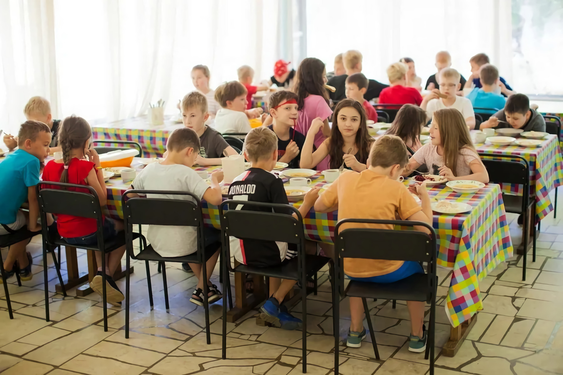 Счастливые лица – оздоровительный лагерь, Московская область, Щёлковский район. Путевки в детский лагерь на 2024 год, фото питания 1