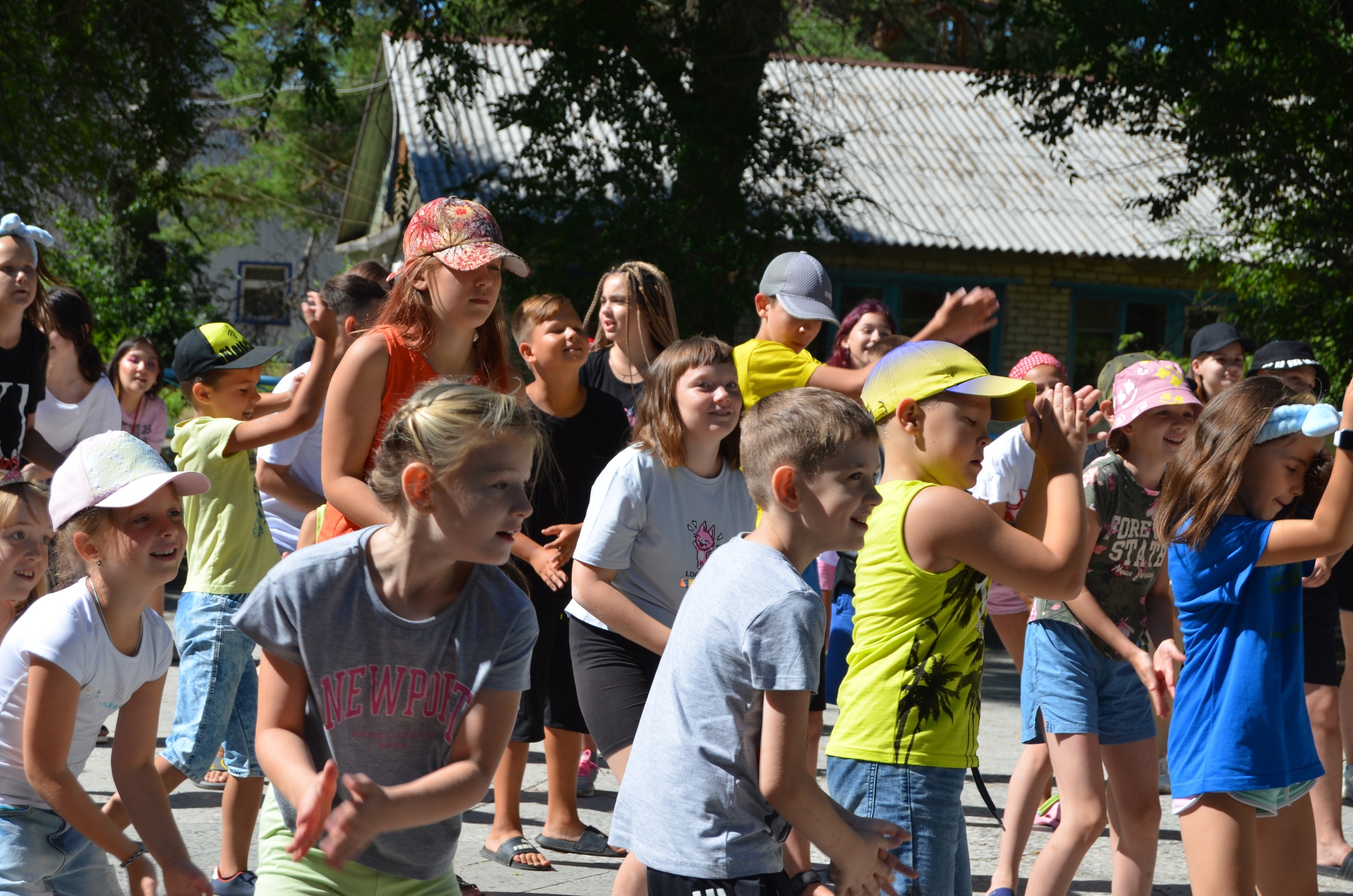 Art Camp – языковой лагерь, Волгоградская область, х.Заяр. Путевки в детский лагерь на 2026-2027 год, фото программы 2