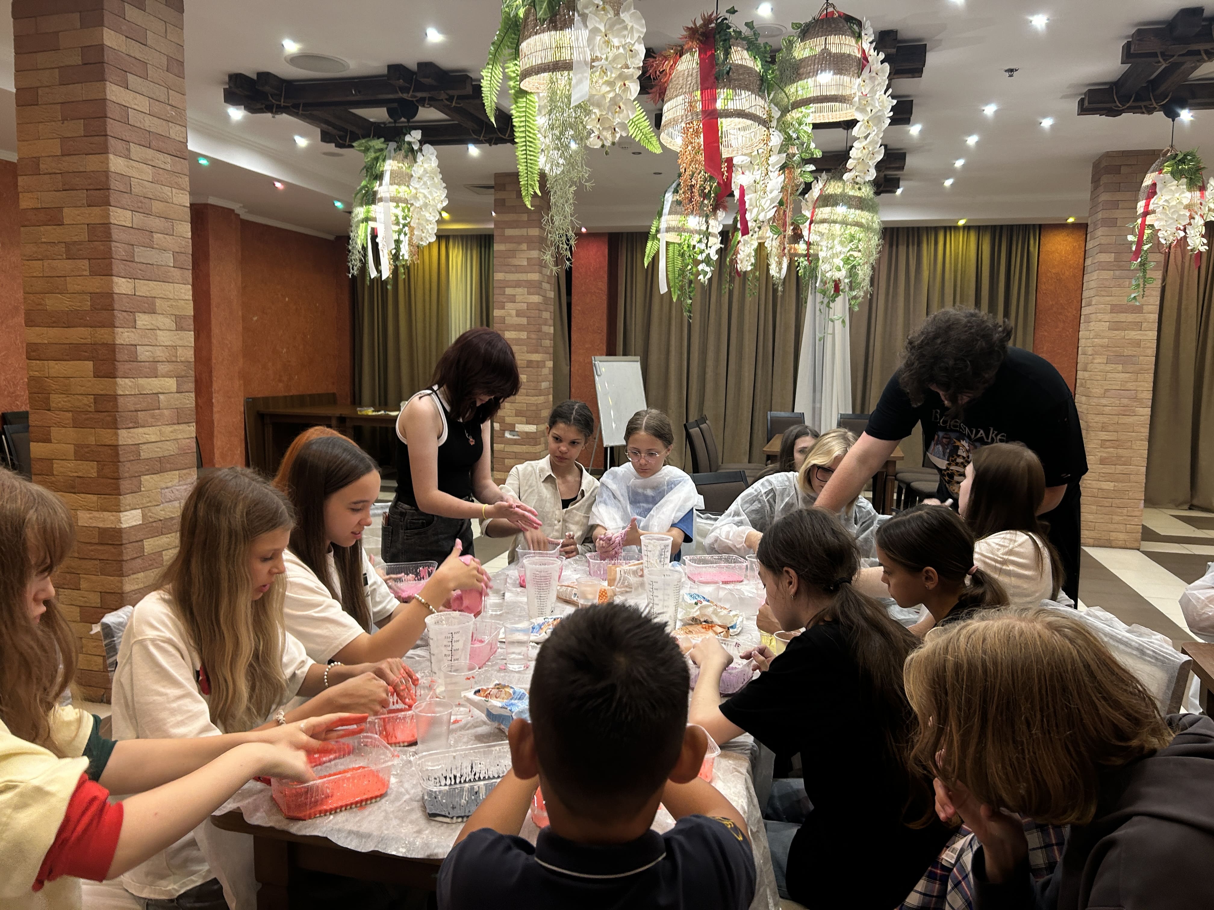 Active Lingua Camp. Сочи (Красная Поляна) – языковой лагерь, Краснодарский край, Сочи. Путевки в детский лагерь на 2026 год, фото программы 1