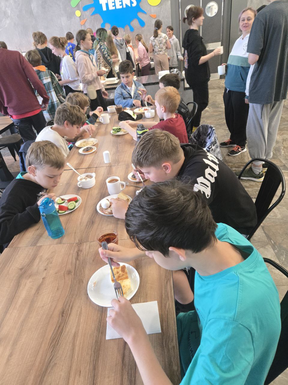 Инжиниум. IT-каникулы в Новой Истре – IT и математический лагерь, Московская обл., Истринский р-н. Путевки в детский лагерь на 2026 год, фото питания 5