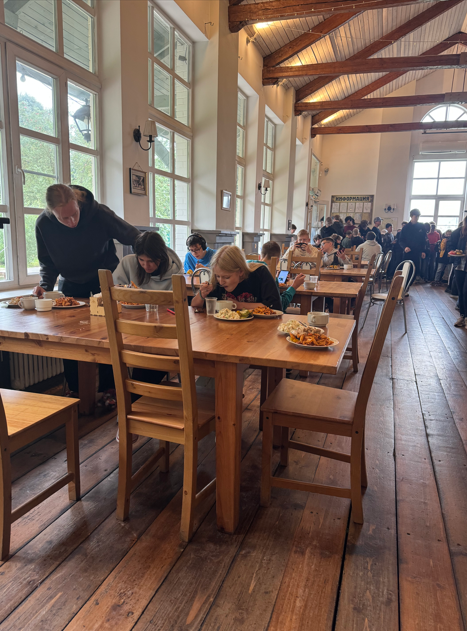 Лагерь Юайти. 4 Сезона – IT и математический лагерь, Московская обл., Серпуховский р-н. Путевки в детский лагерь на 2026 год, фото питания 8