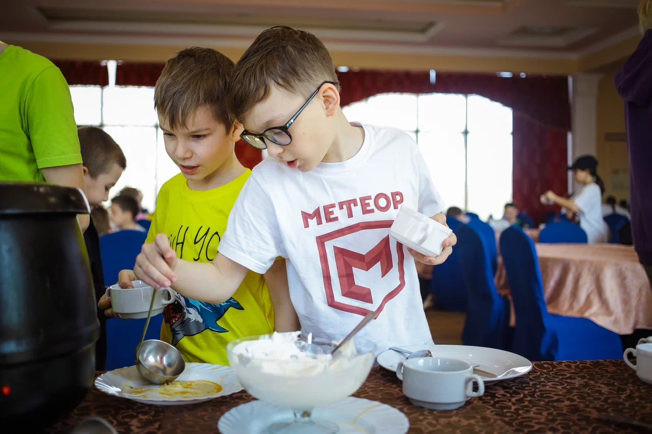Футбольный лагерь Метеор. Березовая роща – спортивный лагерь, Московская область, Мытищинский район. Путевки в детский лагерь на 2026-2027 год, фото питания 2