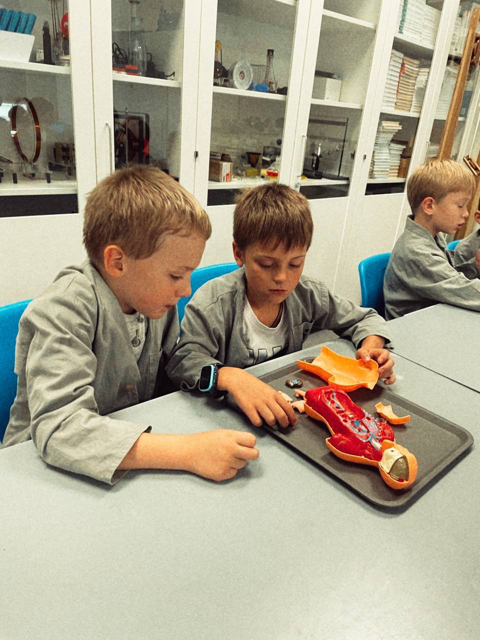 Sciencely. Летние городские лаборатории. Мичуринский – детская программа, Москва, м. Мичуринский проспект. Путевки на детские программы на 2026 год, фото программы 10