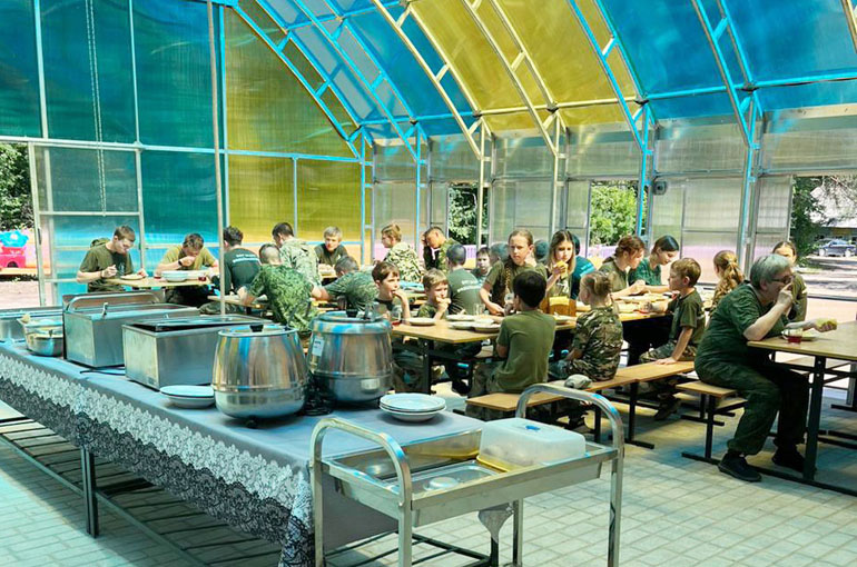 Енотики Кемп – языковой лагерь, Владимирская обл., Александровский р-н. Путевки в детский лагерь на 2026 год, фото питания 4