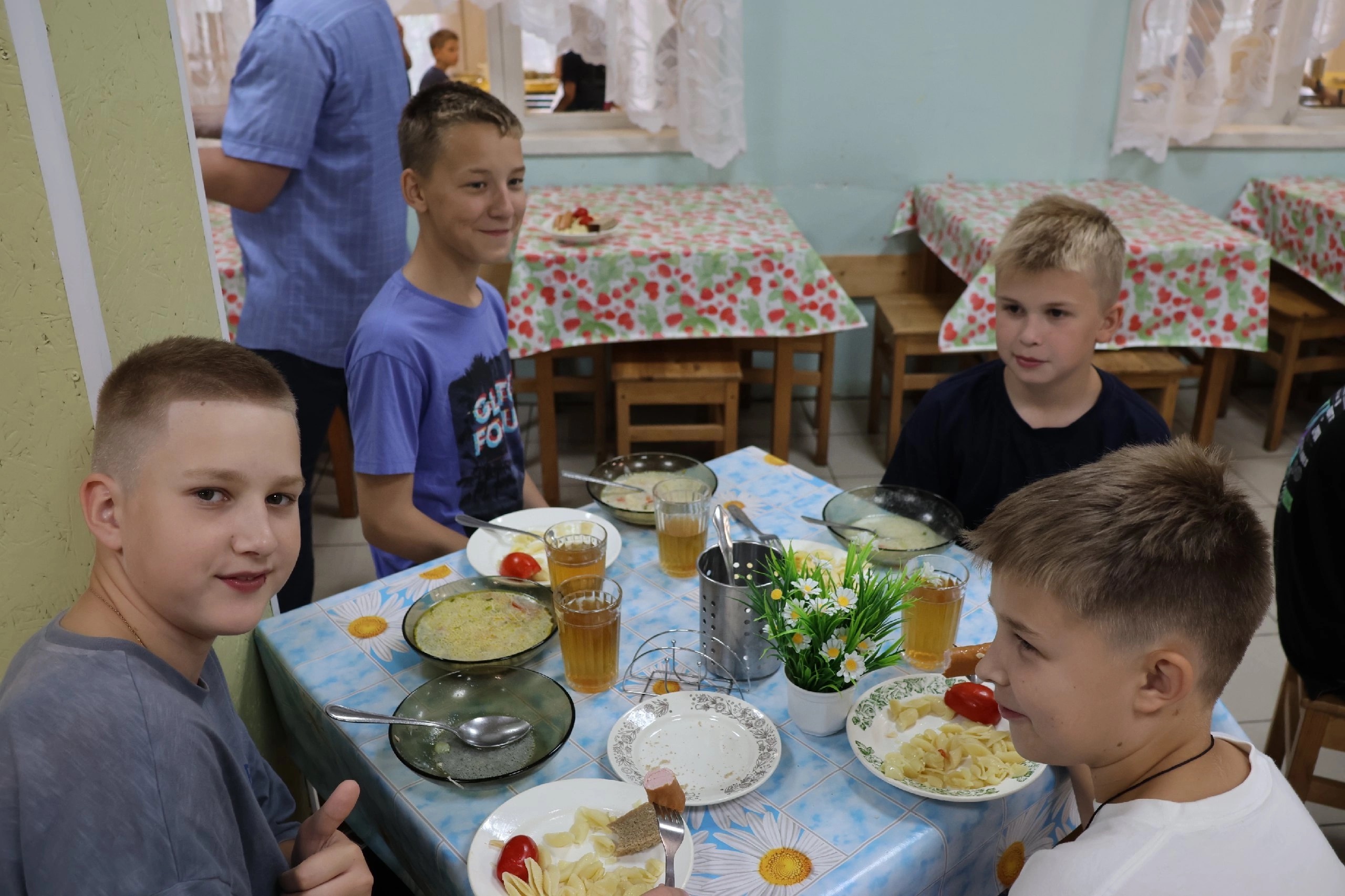 Танцевальный лагерь RoyalKids в ДОЛ Маяк – творческий лагерь, Ленинградская обл., Приозерский р-н. Путевки в детский лагерь на 2026-2027 год, фото питания 2