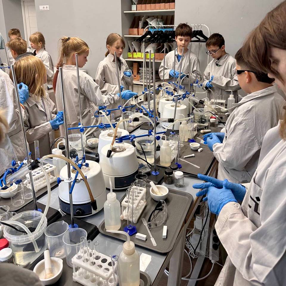 Sciencely. Летние городские лаборатории – городской лагерь, Санкт-Петербург, м. Чернышевская. Путевки в детский лагерь на 2026 год, фото 11