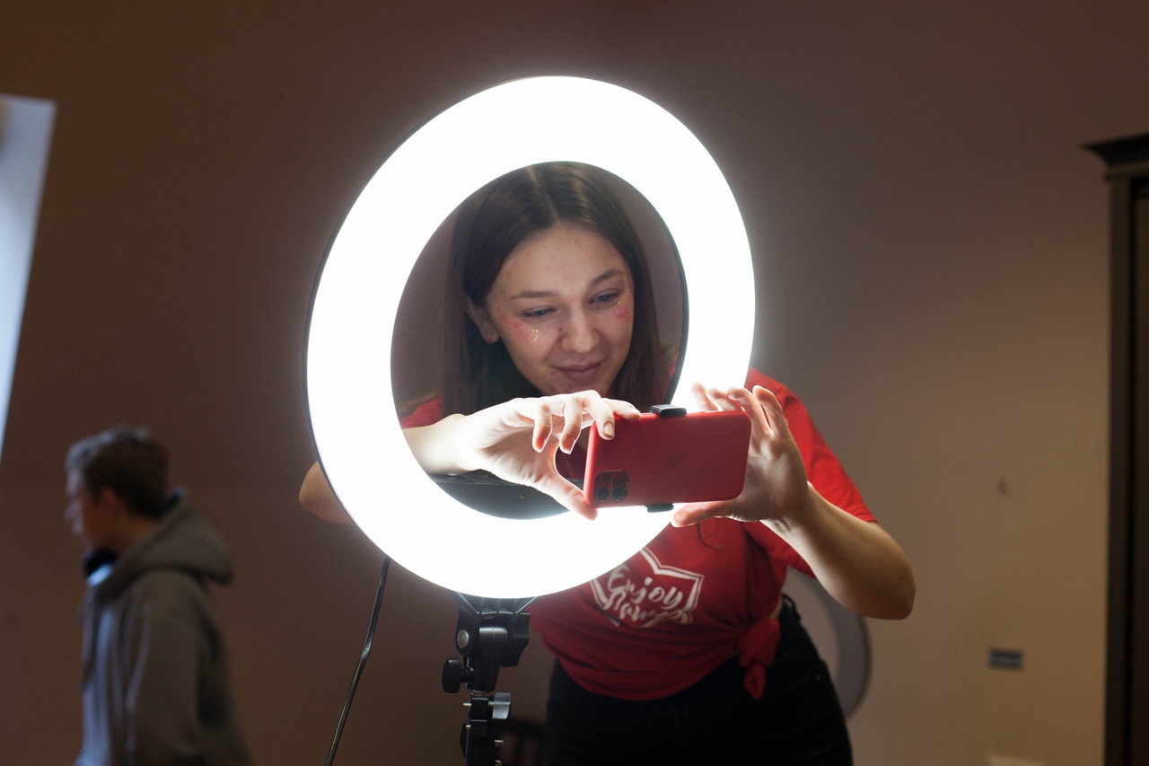 Enjoy Camp. В кадре. Ёлочки – творческий лагерь, Московская обл., Домодедово. Путевки в детский лагерь на 2026 год, фото 9