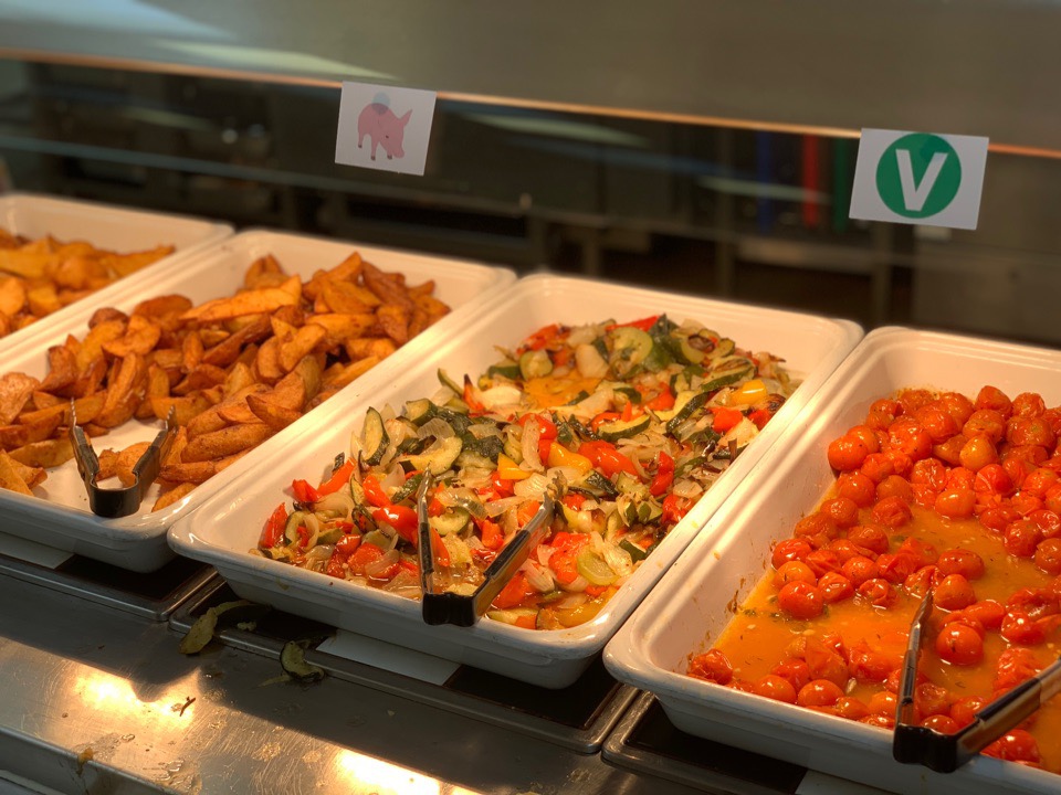 Aurinko Camp Англия – языковой лагерь, Англия. Путевки в детский лагерь на 2026 год, фото питания 1