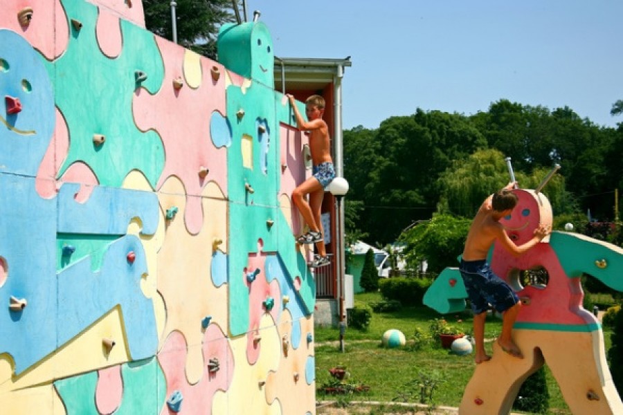 Бригантина – спортивный лагерь, Болгария. Путевки в детский лагерь на 2023-2024 год, фото 2