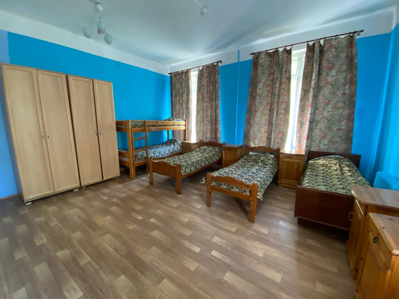 AzimovCamp. ДОЛ Адмиралтеец – IT и математический лагерь, Ленинградская обл., Гатчинский р-н. Путевки в детский лагерь на 2026 год, фото размещения 1