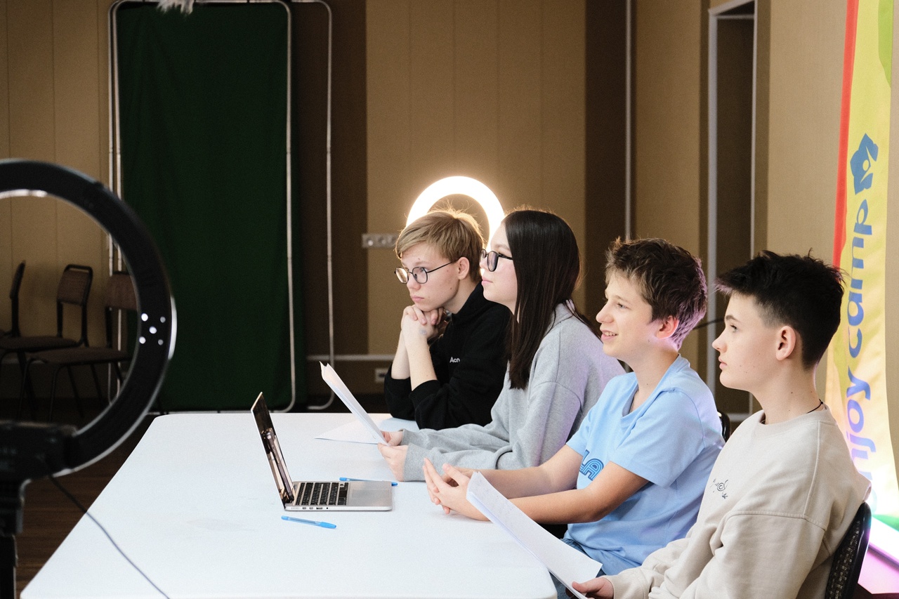 Enjoy Camp. Хештег Ёлочки – творческий лагерь, Московская обл., Домодедово. Путевки в детский лагерь на 2026 год, фото обучения 6