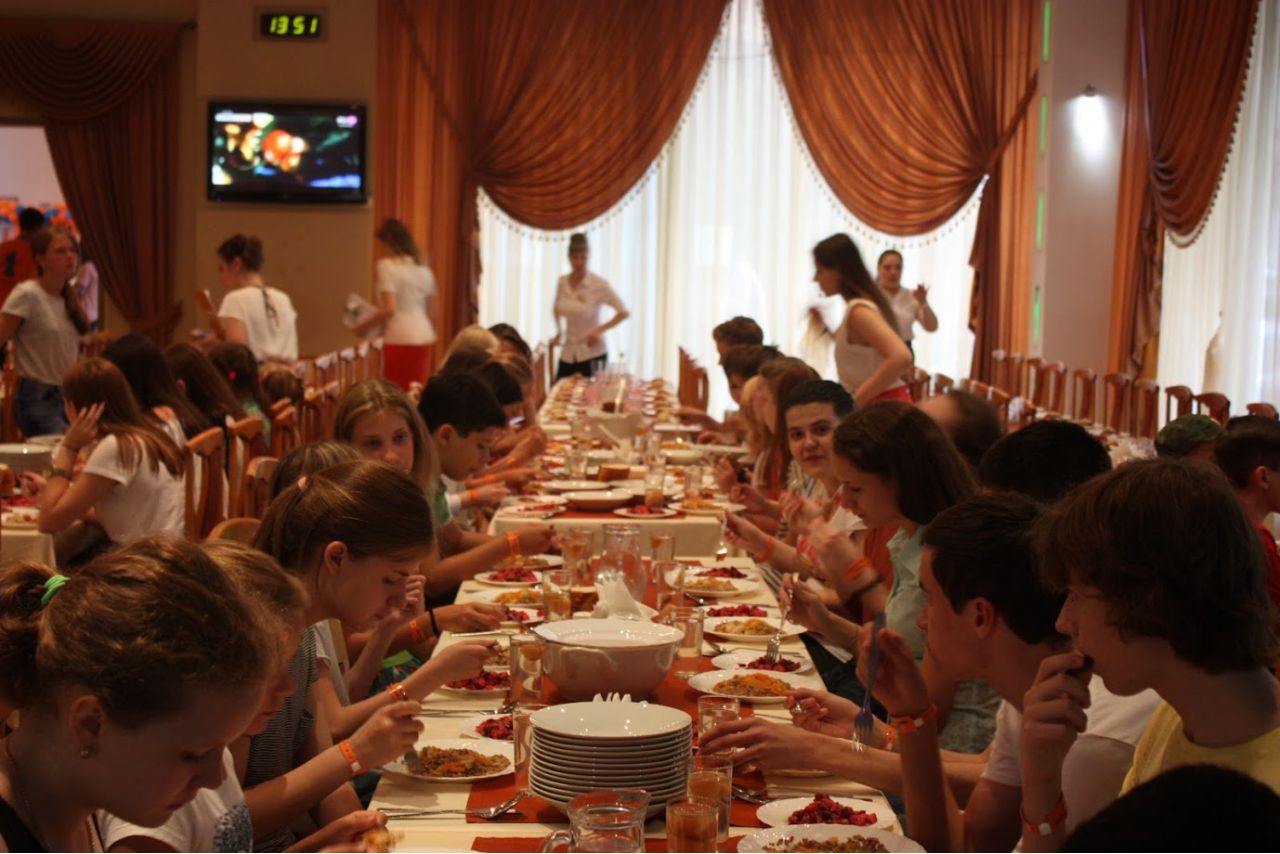 IP RUSSIA Английский + – английский лагерь, Московская область, Одинцовский район. Путевки в детский лагерь на 2023-2024 год, фото питания 2