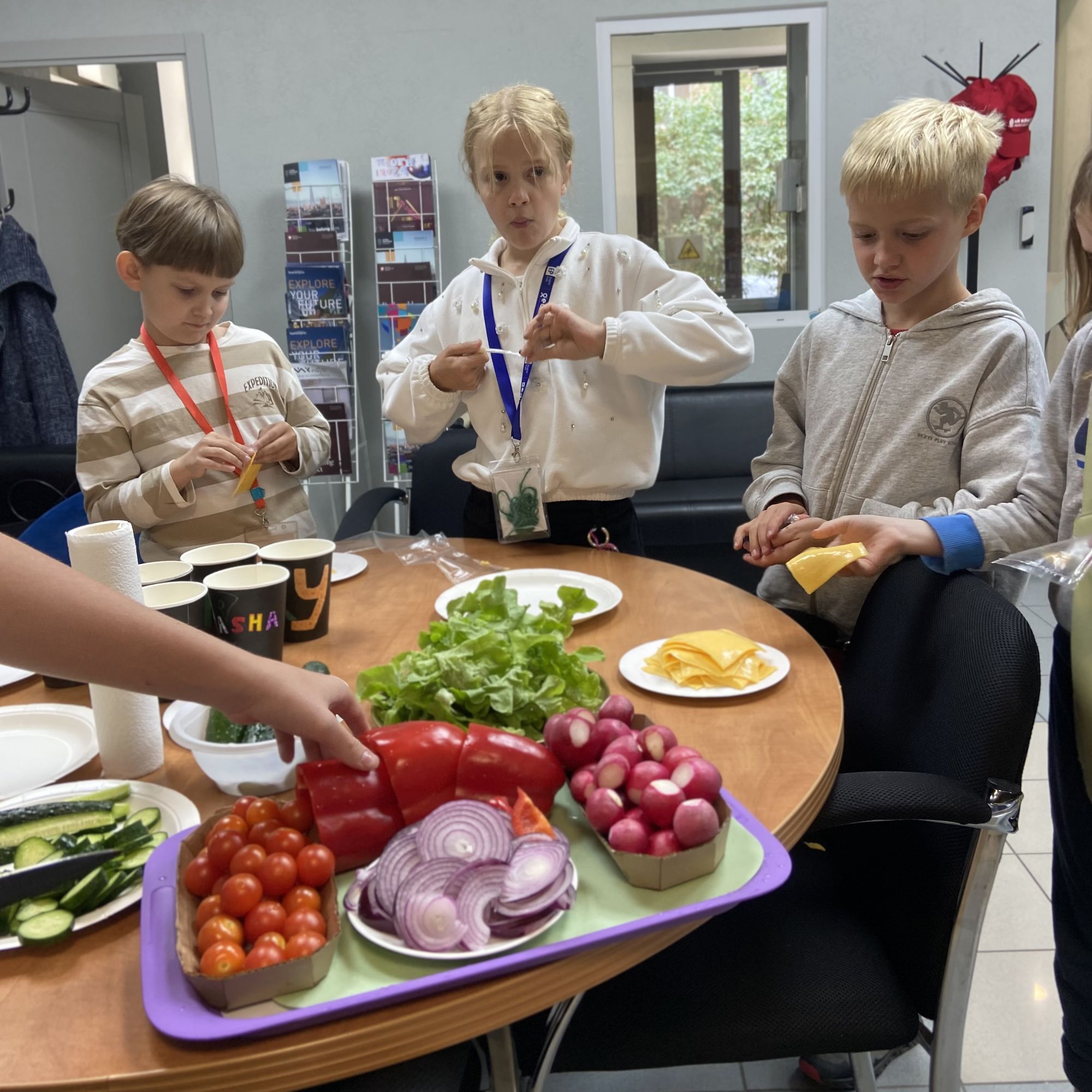 Английский городской лагерь Ай Класс - IClass English Language Camp – детская программа, Санкт-Петербург, м. Петроградская. Путевки на детские программы на 2026 год, фото питания 1