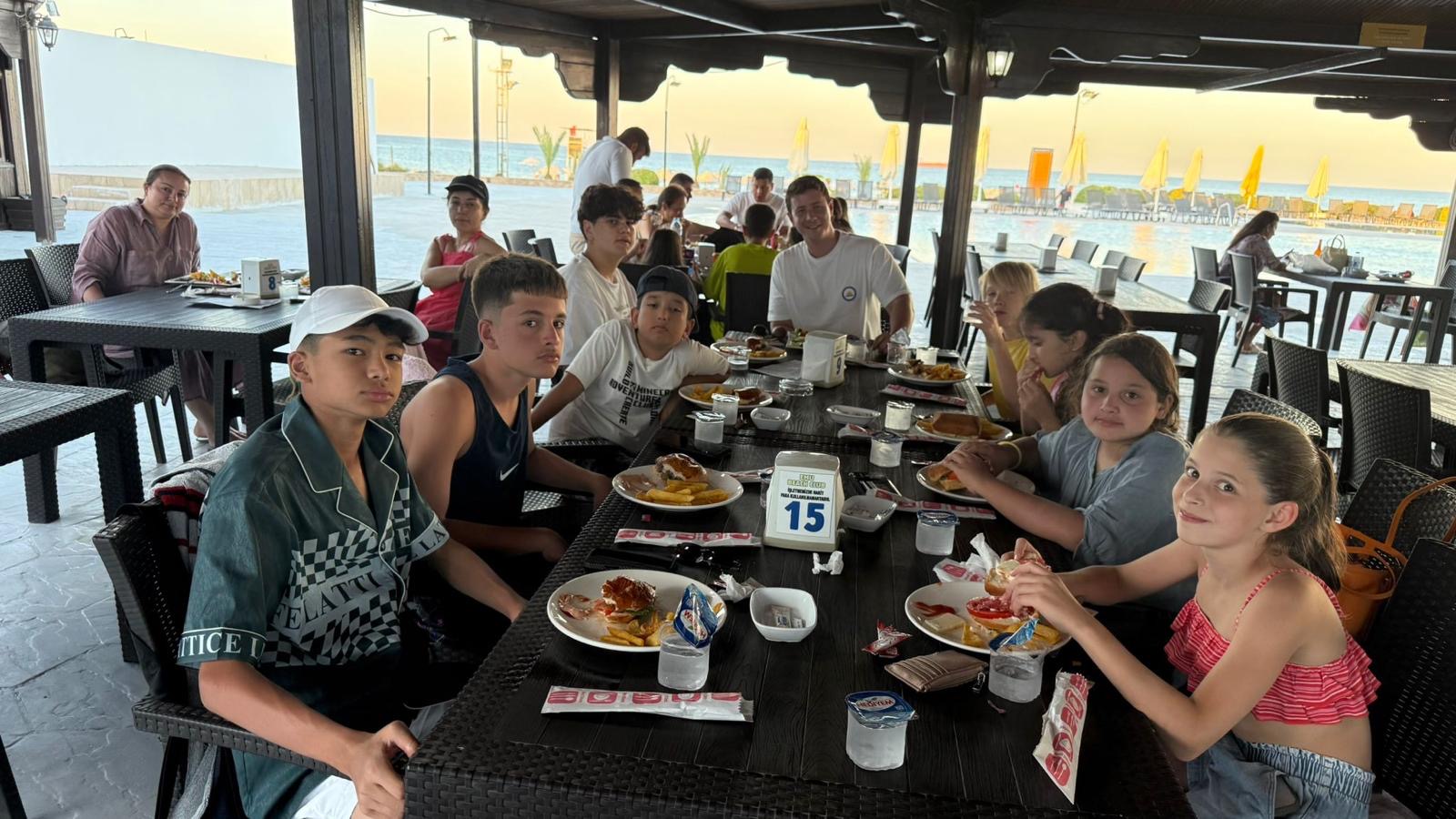 Триумф - Летняя школа EMU на Северном Кипре – языковой лагерь, Северный Кипр, Фамагуста. Путевки в детский лагерь на 2026 год, фото питания 1