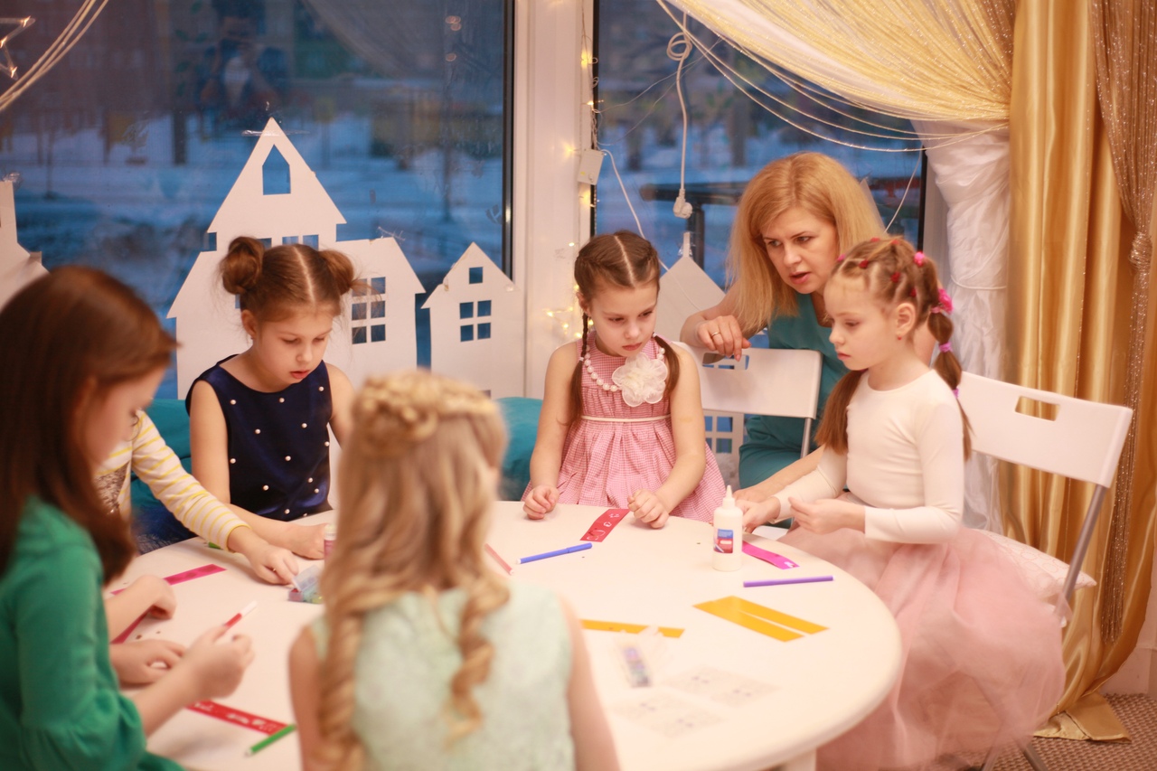 «Творческие каникулы для девочек Little Stars» – лагерь с бассейном, Санкт-Петербург, д. Марьино. Путевки в детский лагерь на 2023 год, фото программы 7