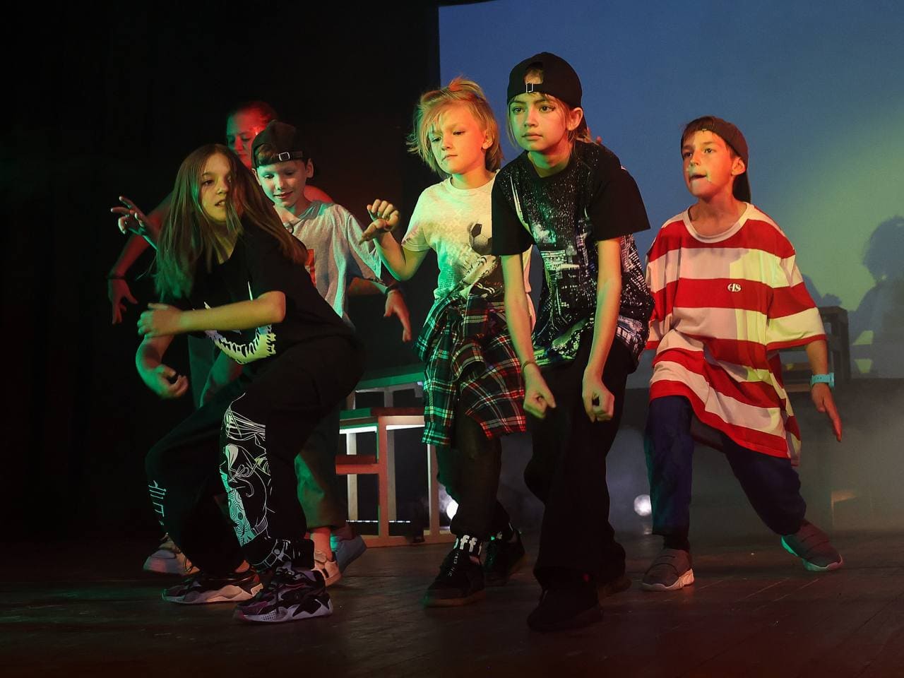 Аплодисменты. Современная хореография – творческий лагерь, Москва, Шереметьево. Путевки в детский лагерь на 2024 год, фото 9