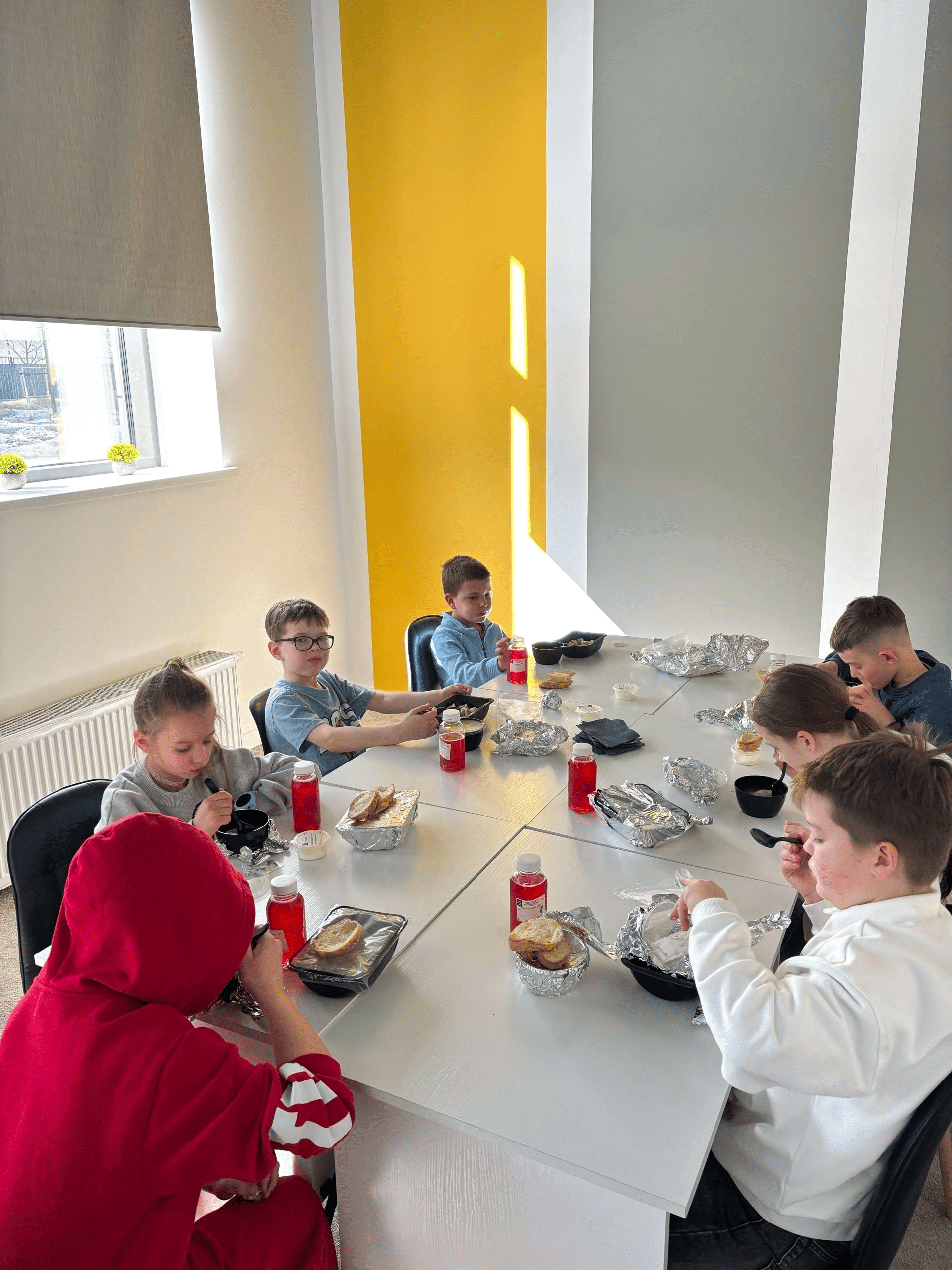 KIBERone Некрасовка – городской лагерь, Москва, м. Некрасовка. Путевки в детский лагерь на 2026 год, фото питания 3