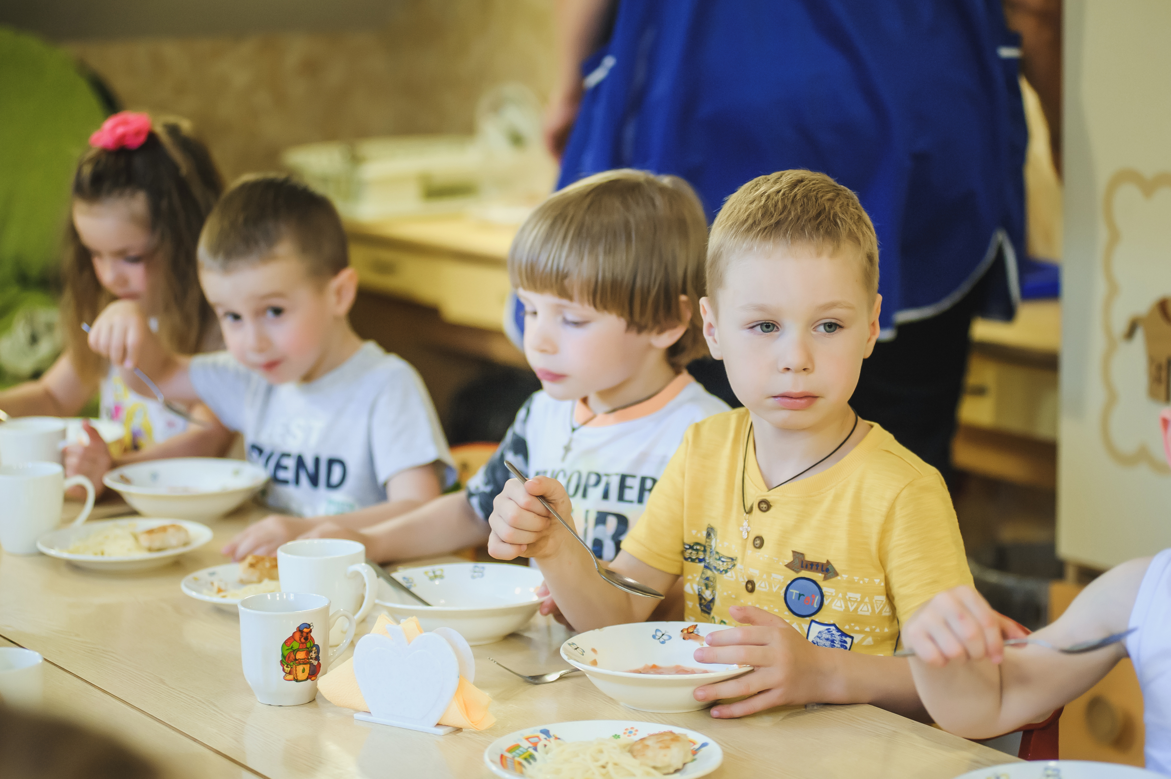 Английский клуб Зеленый берег – языковой лагерь, Московская область, Мытищи. Путевки в детский лагерь на 2026 год, фото питания 1