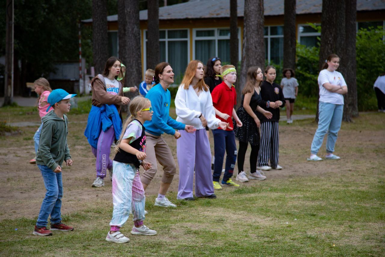 Подростково-детский творческий центр и лагерь Киноки. ДОЛ Адмиралтеец – творческий лагерь, Ленинградская обл., Гатчинский р-н. Путевки в детский лагерь на 2026 год, фото программы 2