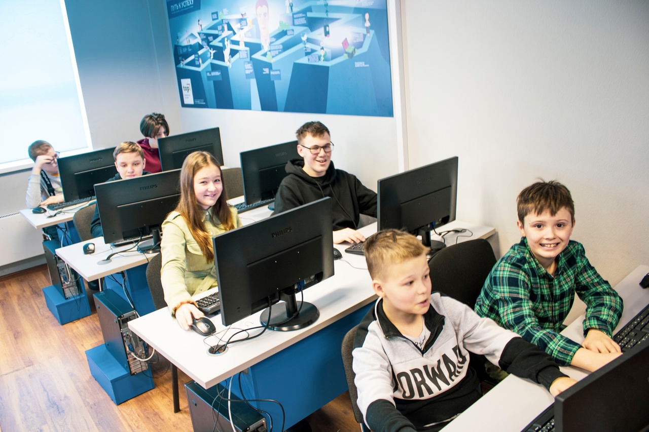Компьютерная Академия TOP Ярославль – городской лагерь, Ярославль. Путевки в детский лагерь на 2024 год, фото 1