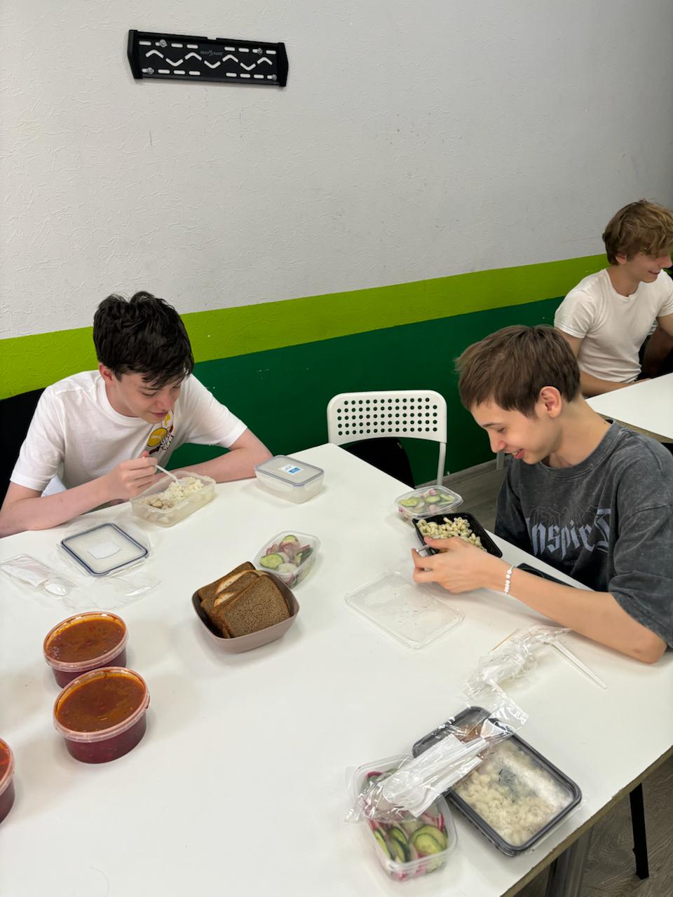 Лагерь Юайти. Трансформер – городской лагерь, Москва, м. Юго-Западная. Путевки в детский лагерь на 2026 год, фото питания 4