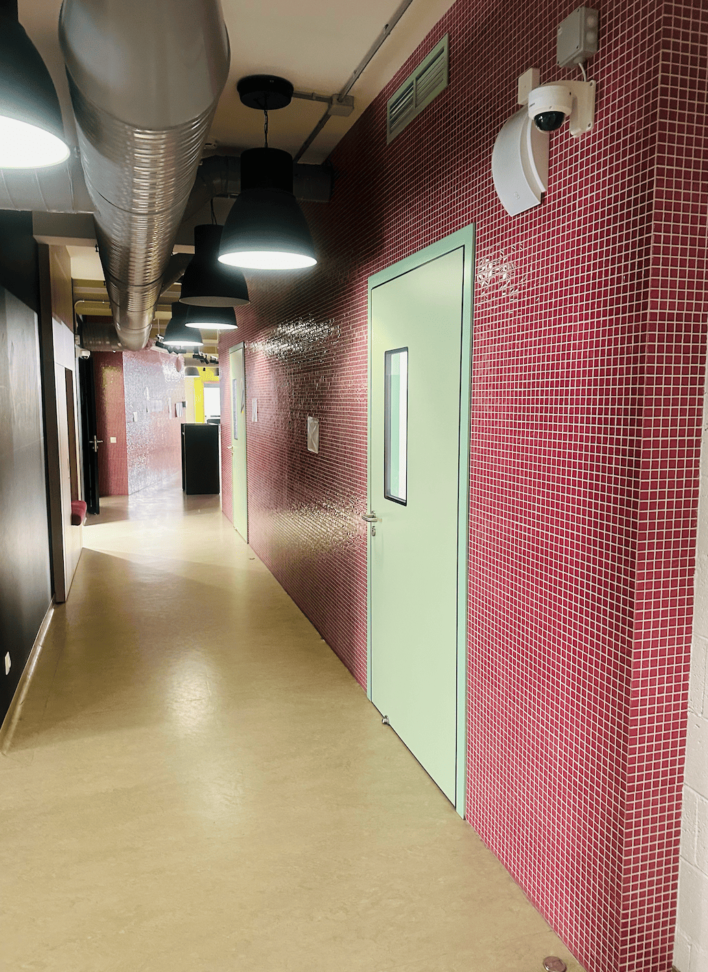 13а. Английский лагерь для подростков – детская программа, Санкт-Петербург, м. Чкаловская. Путевки на детские программы на 2026 год, фото размещения 1