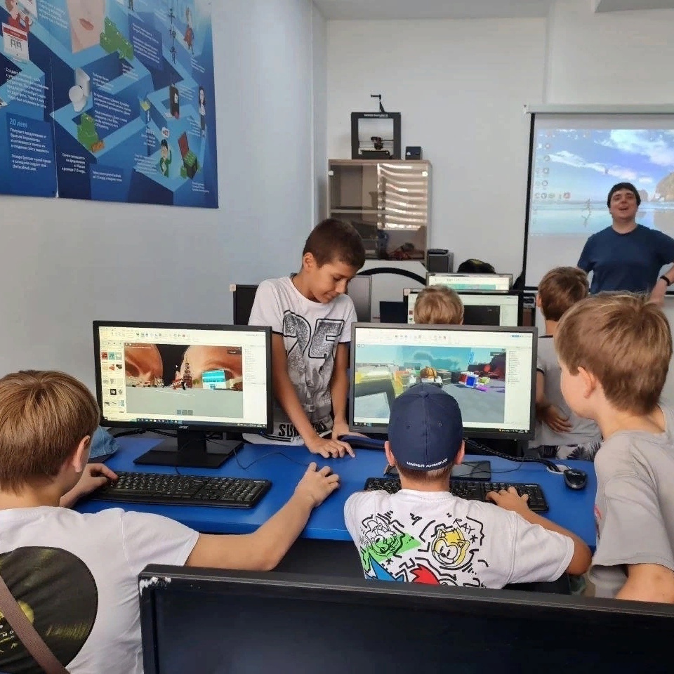 Компьютерная Академия TOP Новосибирск – детская программа, Новосибирск. Путевки на детские программы на 2026 год, фото программы 2