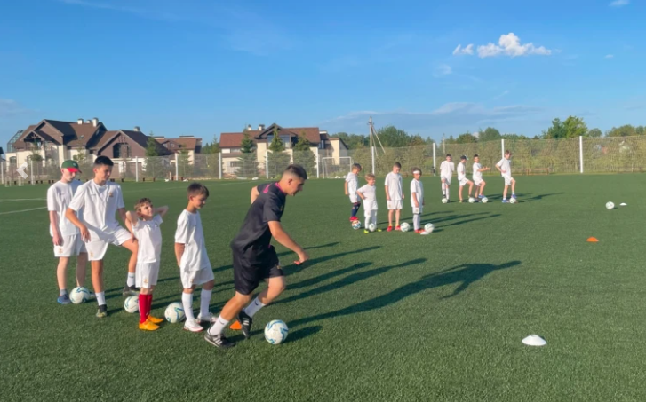 Школа мяча. Футбольные сборы Дмитров – спортивный лагерь, Московская обл., Дмитровский р-н. Путевки в детский лагерь на 2026 год, фото 2