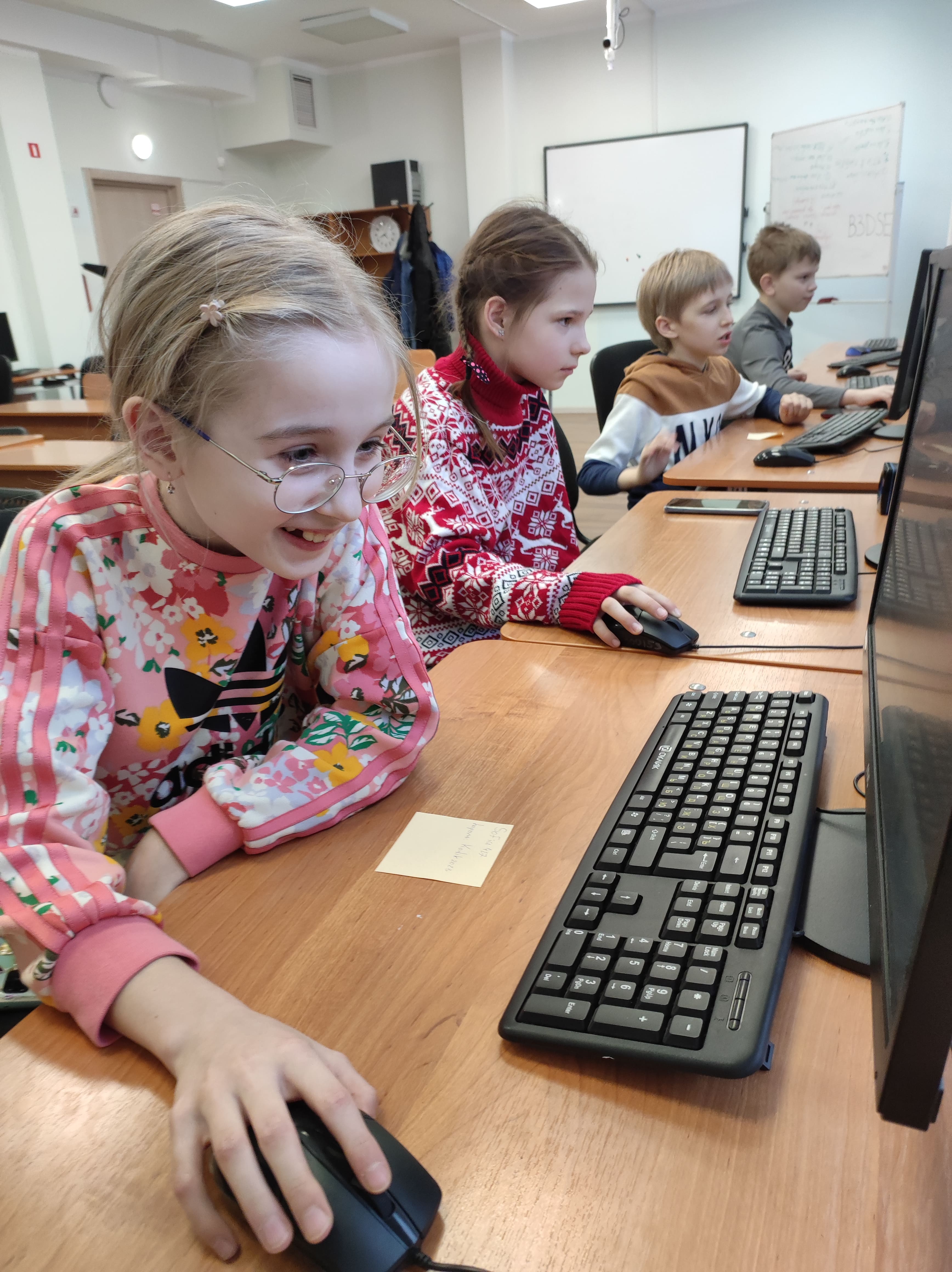 СофтКласс - школа программирования – городской лагерь, Красноярск, Железногорск. Путевки в детский лагерь на 2024 год, фото 1