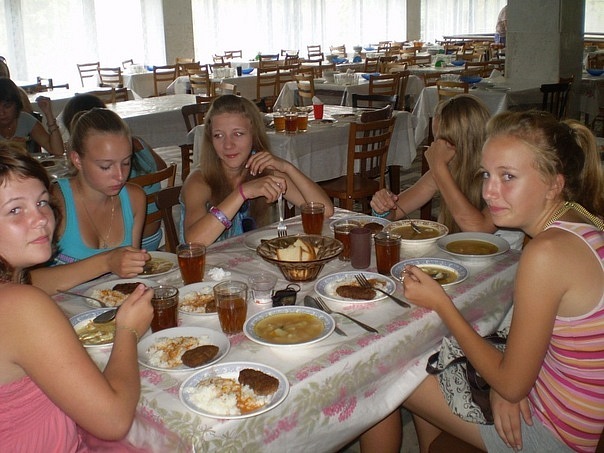 «Лагерь имени Казакевича» – Детский оздоровительный лагерь для детей 7-16 лет в Крыму, купить путевку в лагерь, фото питания 2