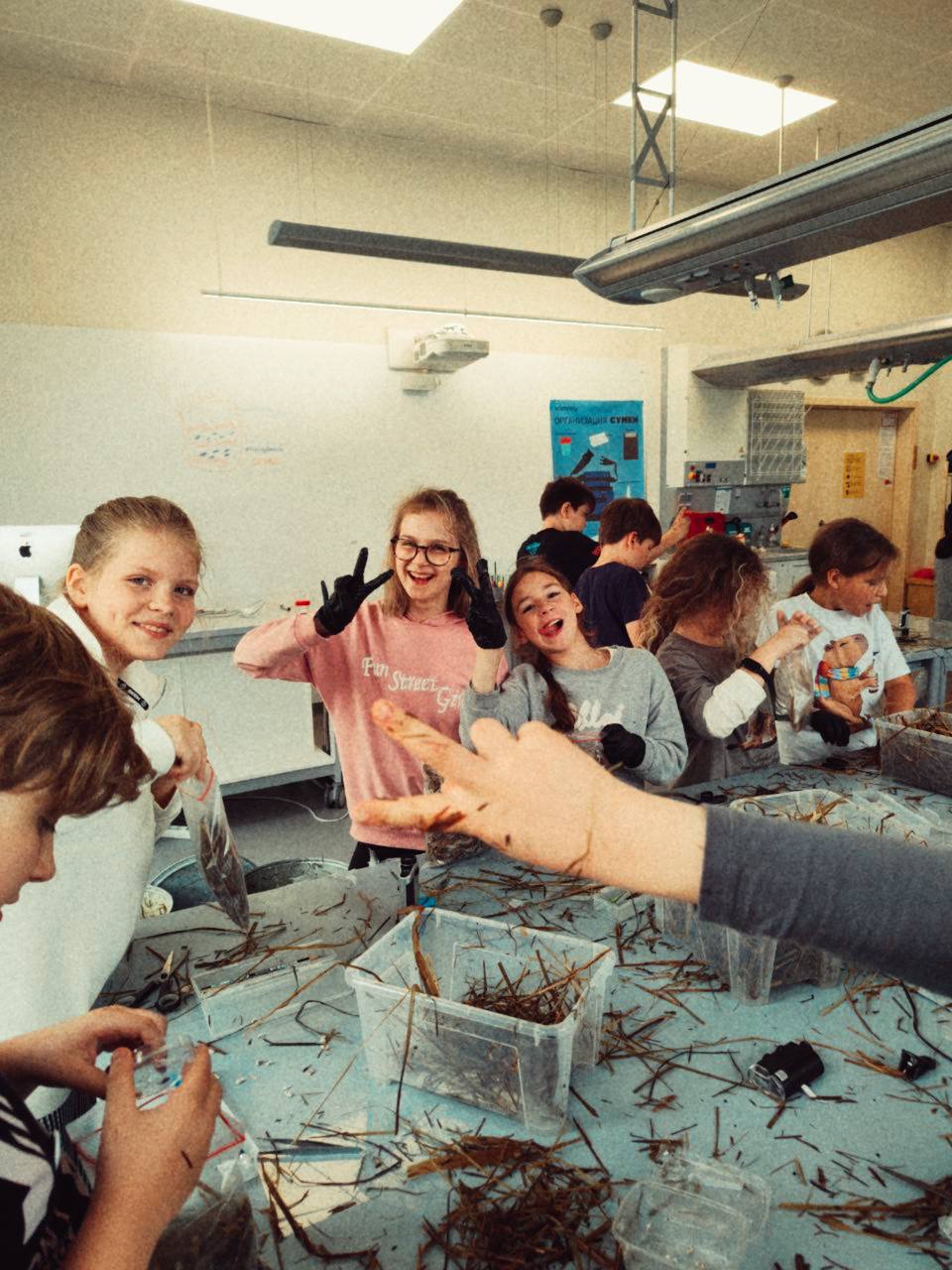 Sciencely. Летние городские лаборатории. Челябинск – детская программа, Челябинск. Путевки на детские программы на 2026 год, фото программы 4