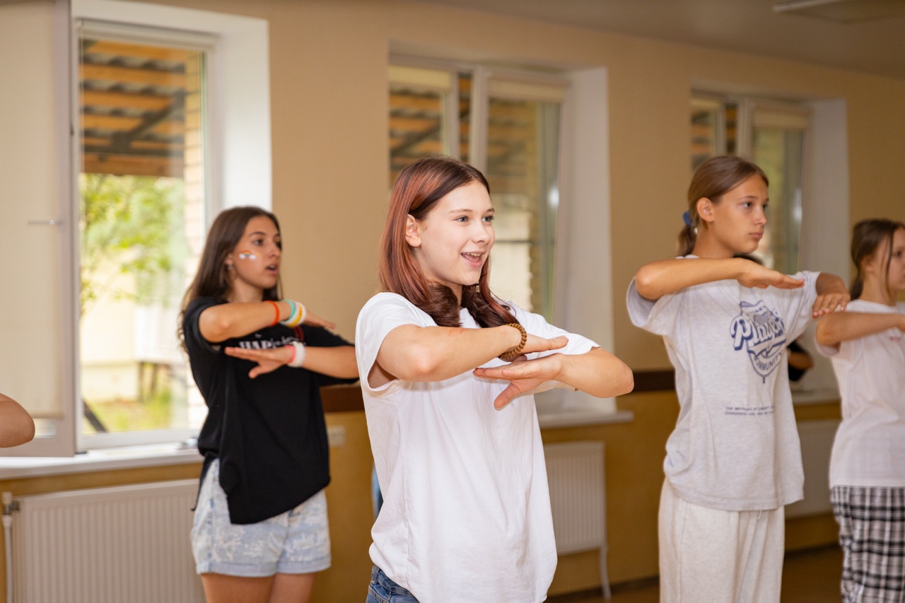 Enjoy Camp. Танцы Ёлочки – творческий лагерь, Московская обл., Домодедово. Путевки в детский лагерь на 2026 год, фото обучения 4