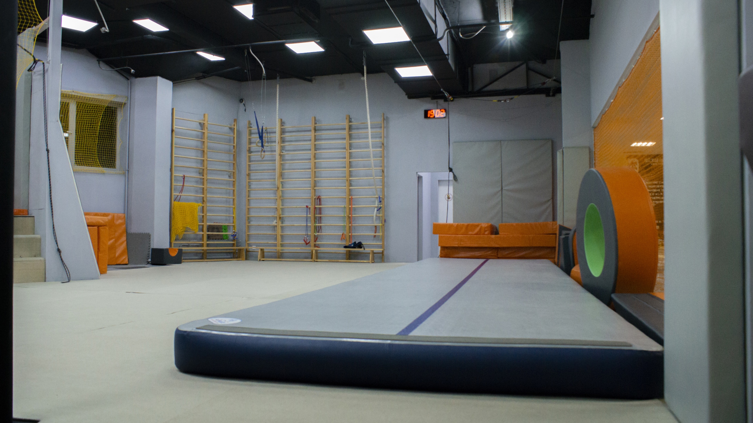 JoyGym – городской лагерь, Москва, м. Тушинская . Путевки в детский лагерь на 2026-2027 год, фото размещения 1