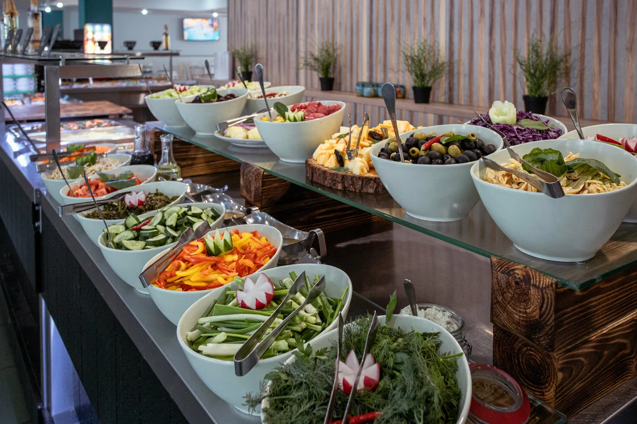 Английский клуб. Тропикана Парк – языковой лагерь, Московская обл., Химки. Путевки в детский лагерь на 2026 год, фото питания 1