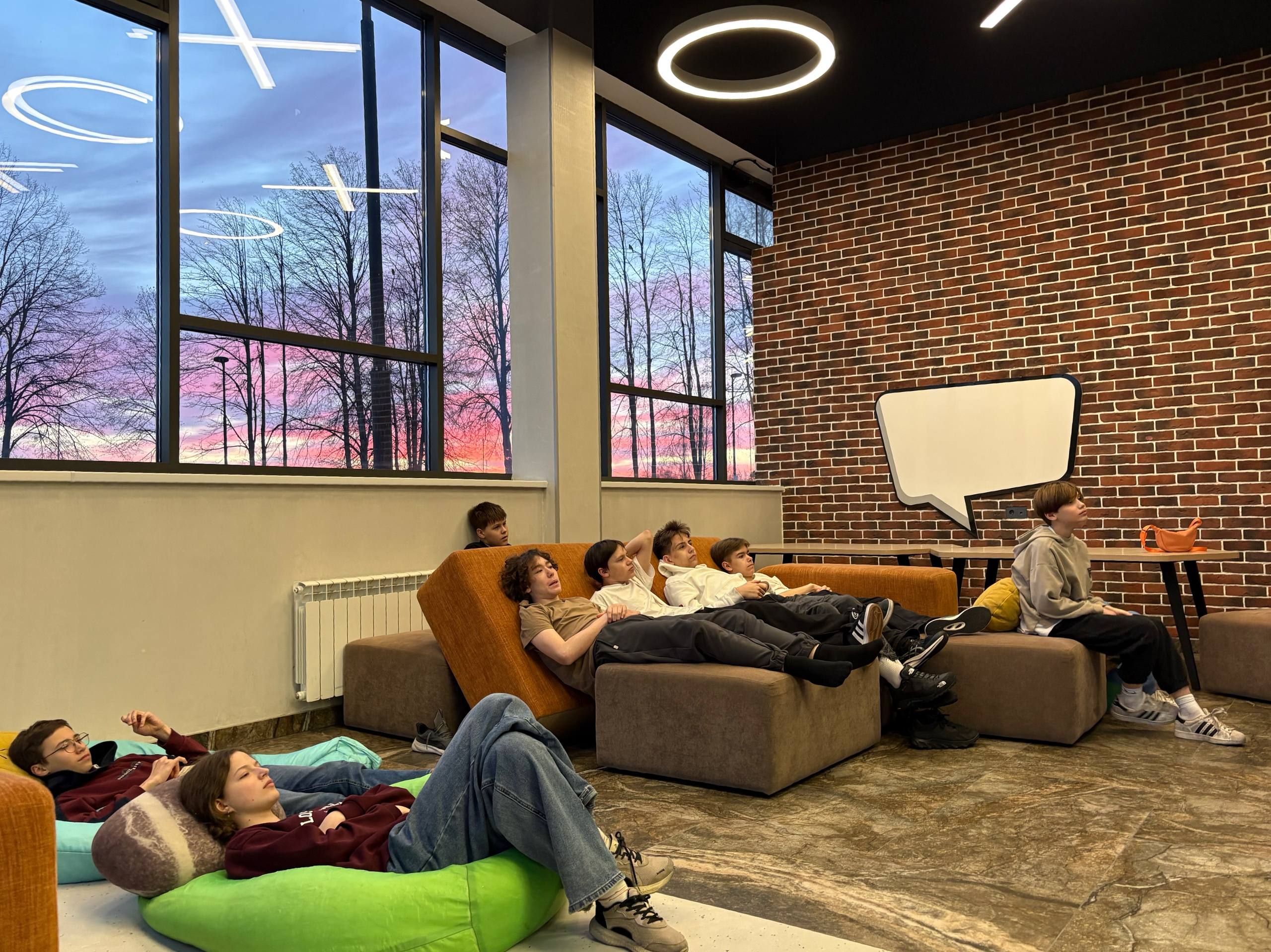 Инжиниум. ИТ-каникулы в Амакс Новая Истра – IT и математический лагерь, Московская обл., Истринский р-н. Путевки в детский лагерь на 2026 год, фото программы 1