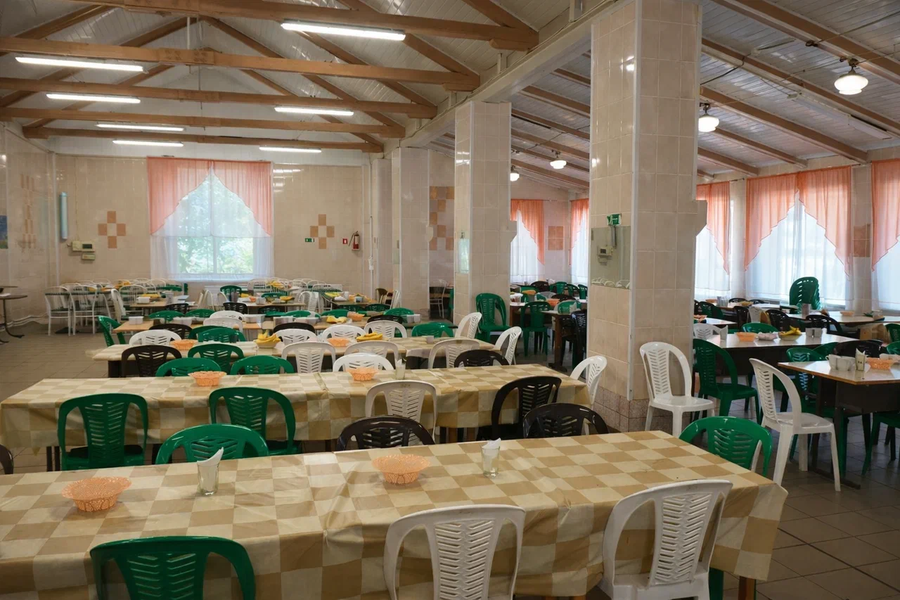 AzimovCamp в ДОЛ Горизонт – IT и математический лагерь, Ленинградская обл., Всеволожский р-н. Путевки в детский лагерь на 2026 год, фото питания 1