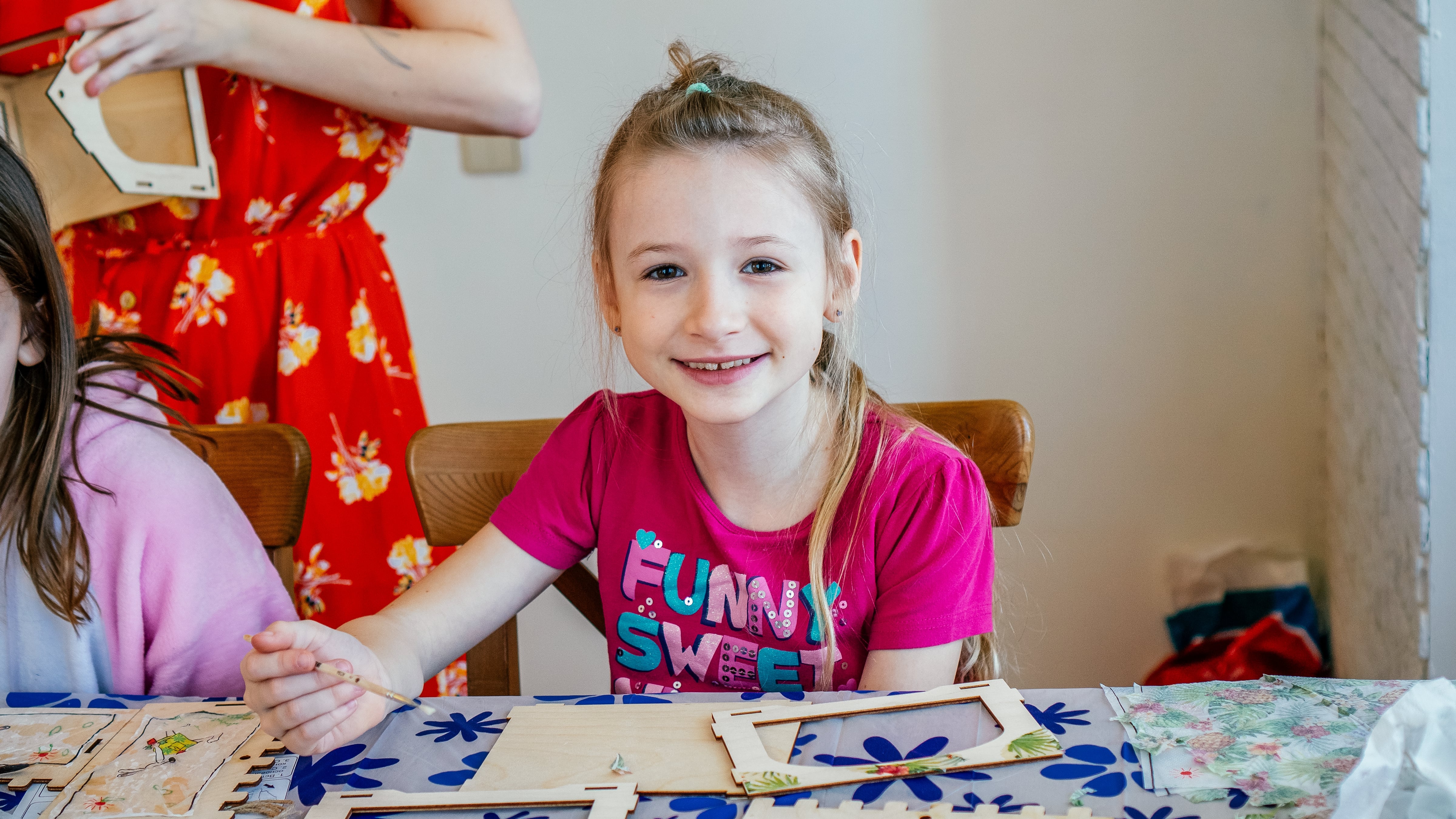 «Творческие каникулы для девочек Little Stars» – лагерь с бассейном, Санкт-Петербург, д. Марьино. Путевки в детский лагерь на 2023 год, фото обучения 5