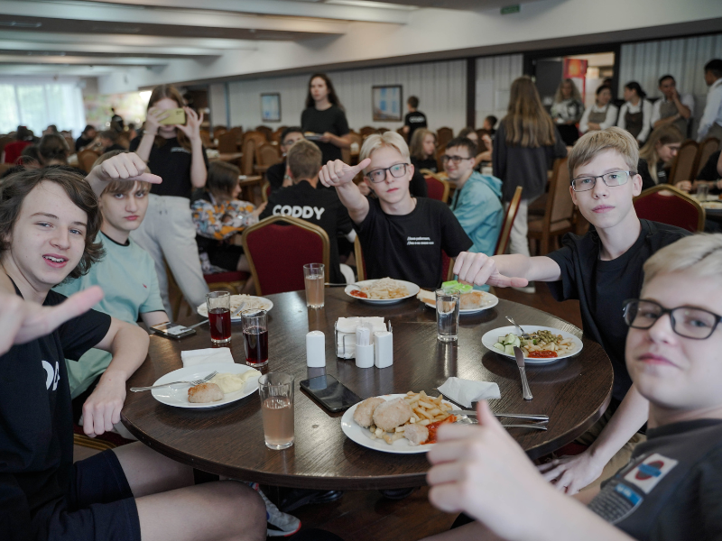 CODDY CAMP - программирование и дизайн – IT и математический лагерь, Калужская обл.. Путевки в детский лагерь на 2026 год, фото питания 2