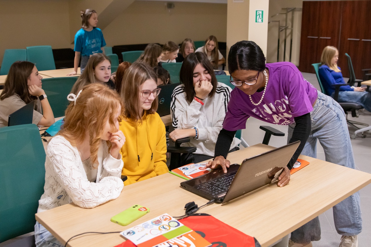 Enjoy Camp. English Изумруд – языковой лагерь, Калужская обл., Жуковский р-н. Путевки в детский лагерь на 2026 год, фото обучения 3