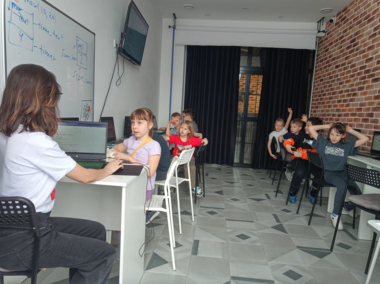 Алгоритмика. Интенсив Профессии будущего – городской лагерь, г.Сургут. Путевки в детский лагерь на 2025-2026 год, фото 2