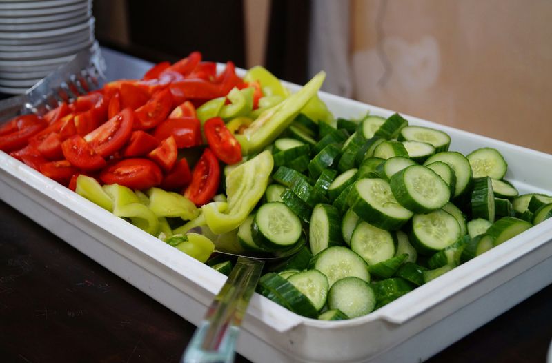 Enjoy Camp. В кадре. Ёлочки – творческий лагерь, Московская обл., Домодедово. Путевки в детский лагерь на 2026 год, фото питания 4