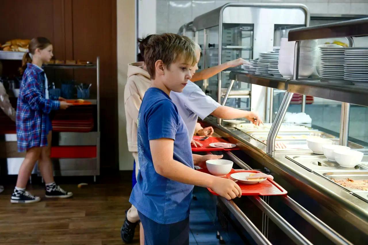 Enjoy Camp В кадре. Головинка – творческий лагерь, Калужская обл., Жуковский р-н. Путевки в детский лагерь на 2026 год, фото питания 2