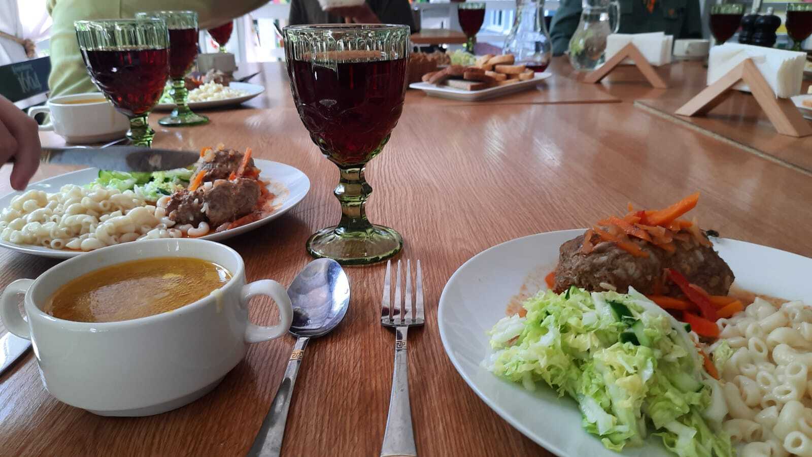 Город Мастеров – детская программа, Ленинградская обл., Всеволожский р-н. Путевки на детские программы на 2026 год, фото питания 1