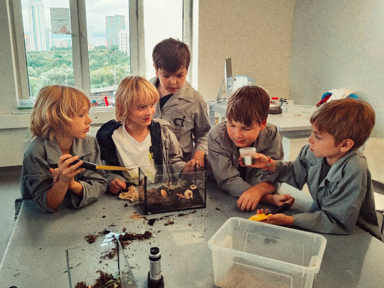 Sciencely. Летние городские лаборатории. Челябинск – детская программа, Челябинск. Путевки на детские программы на 2026 год, фото программы 5