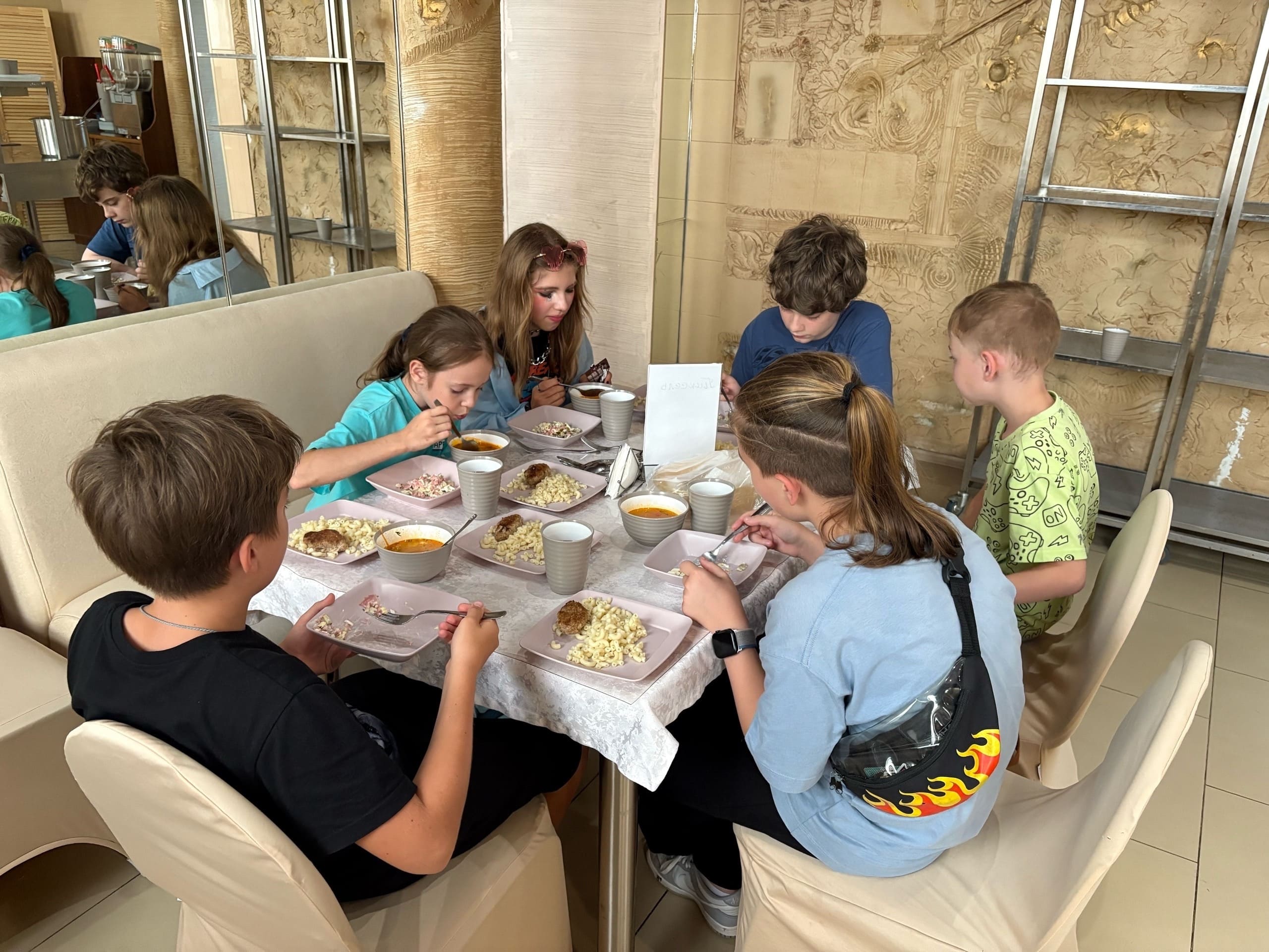 Летняя школа Пиксель Серпухов – городской лагерь, Московская обл., Серпухов. Путевки в детский лагерь на 2026 год, фото питания 3