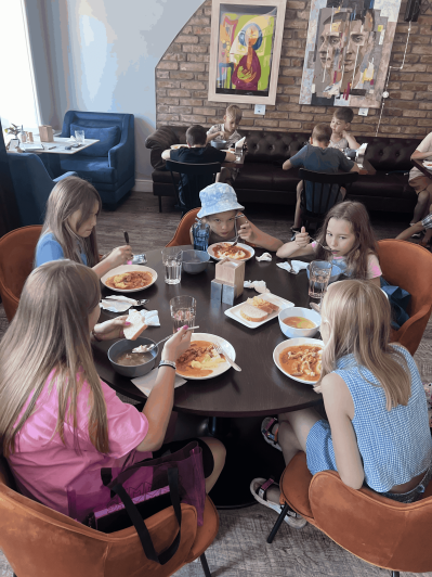 Голос будущего. Летние каникулы с Наследником – городской лагерь, Красноярск. Путевки в детский лагерь на 2026 год, фото питания 1