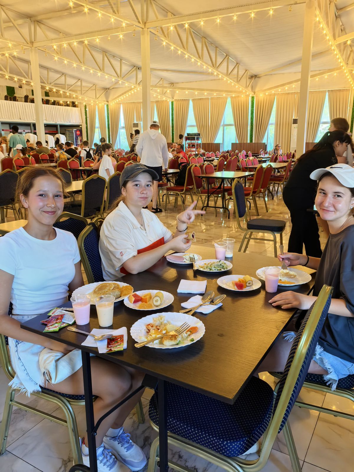 Азбука Танцев Сочи – спортивный лагерь, Краснодарский край, Сириус. Путевки в детский лагерь на 2026 год, фото питания 3