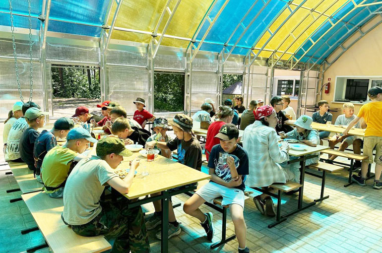 Енотики Кемп – языковой лагерь, Владимирская обл., Александровский р-н. Путевки в детский лагерь на 2026 год, фото питания 3