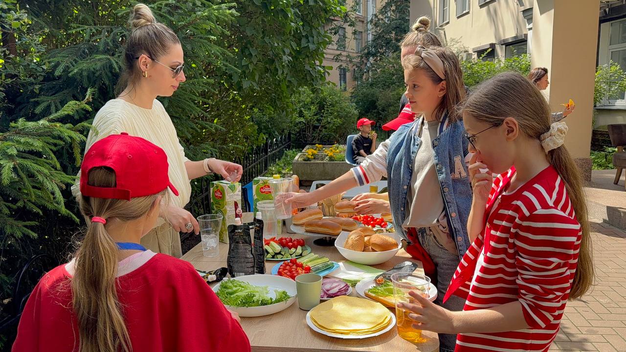 Английский городской лагерь Ай Класс - IClass English Language Camp – детская программа, Санкт-Петербург, м. Петроградская. Путевки на детские программы на 2026 год, фото питания 3