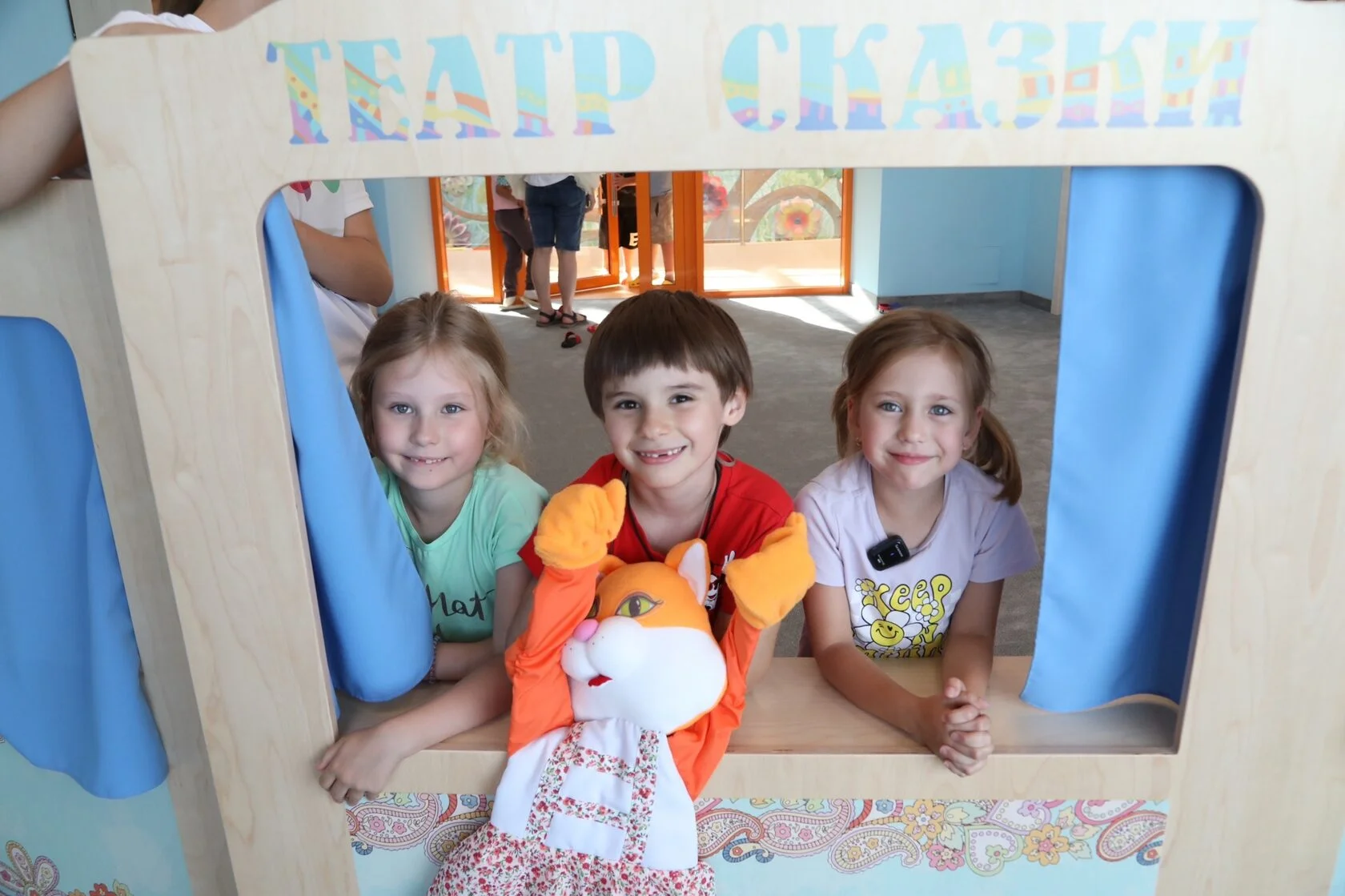 Страна Чудес в ДОЛ Жар-птица – языковой лагерь, Волгоградская обл., Городищенский р-н. Путевки в детский лагерь на 2026 год, фото программы 1